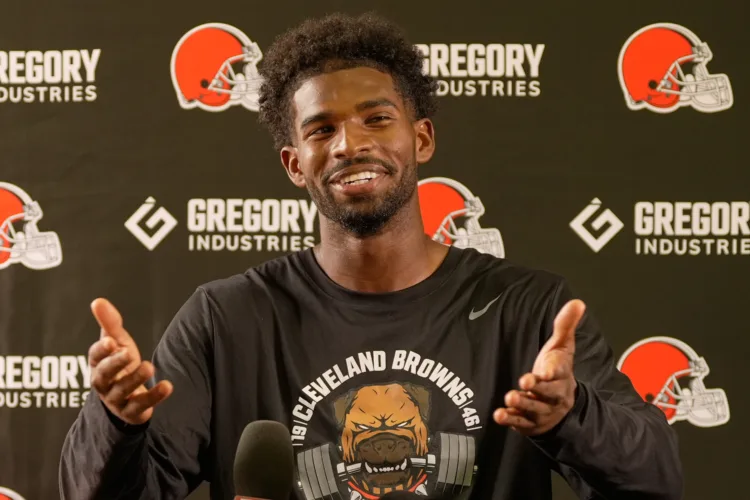 Browns' QB competition still in early stages